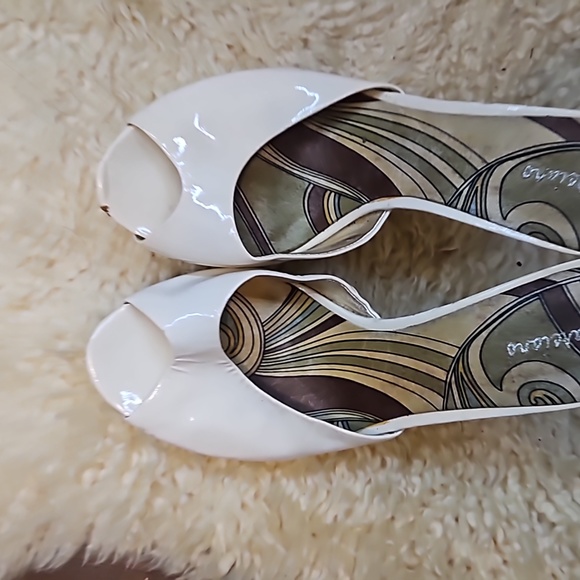 MARCIANO WHITE LEATHER SILVER PLATFORM HEELS 8.5 - Picture 9 of 9